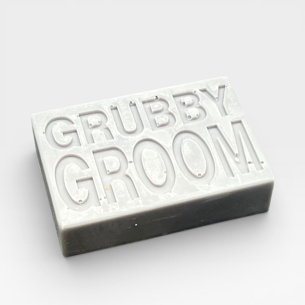 GRUBBY GROOM